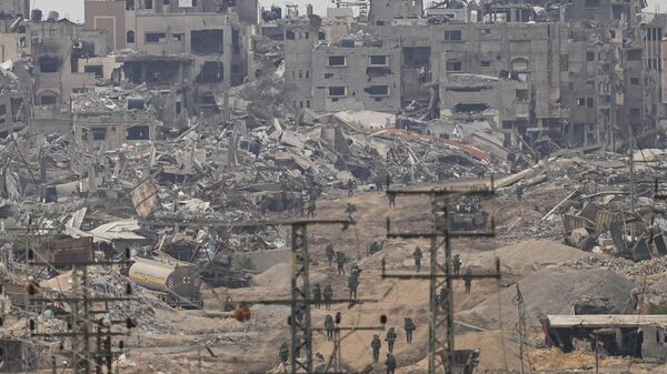 Tropas das Forças de Defesa de Israel (FDI) em meio a bairro totalmente destruído pelos bombardeios. Faixa de Gaza, 21 de dezembro de 2023 - Sputnik Brasil