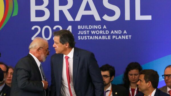 O presidente Luiz Inácio Lula da Silva e o ministro da Fazenda, Fernando Haddad, na sessão de sherpas do G20, no Palácio Itamaraty. Brasília (DF), 13 de dezembro de 2023 - Sputnik Brasil