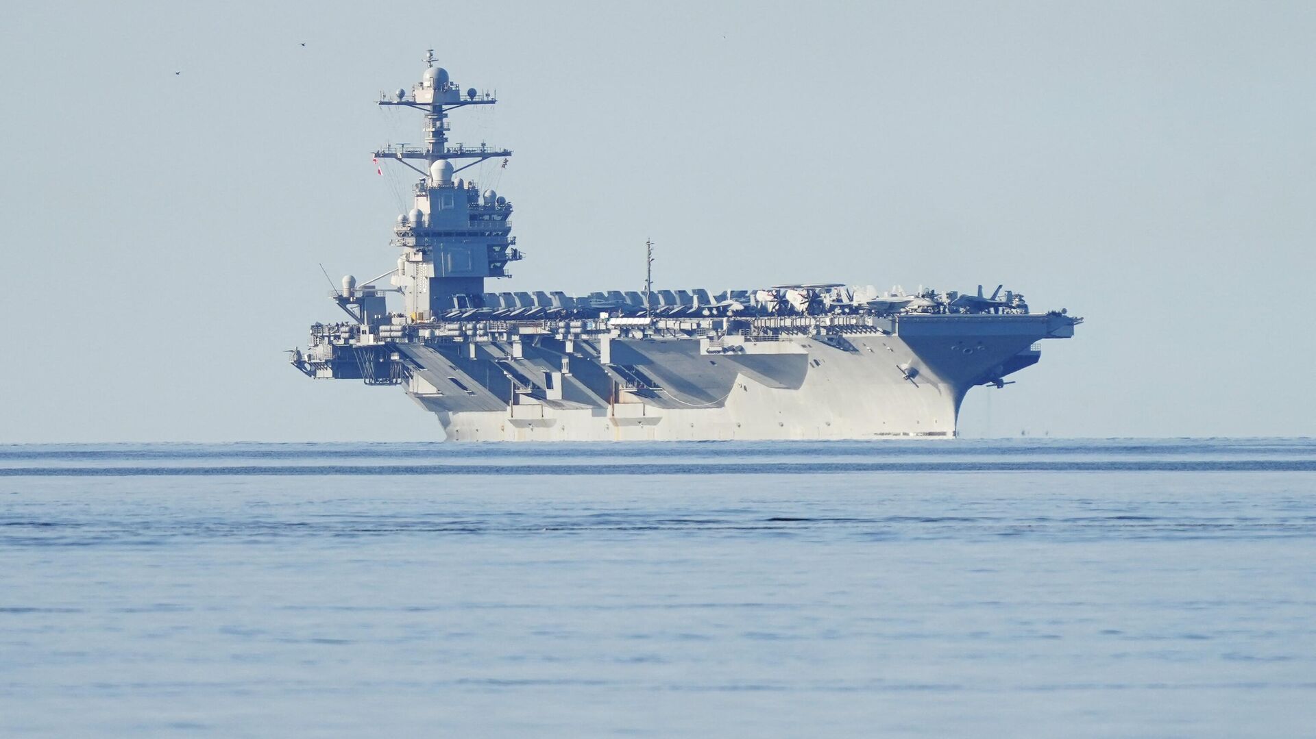 Porta-aviões USS Gerald R. Ford dos EUA navegando perto da ilha de Jeloya, em Moss. Noruega, 24 de maio de 2023 - Sputnik Brasil, 1920, 17.01.2024