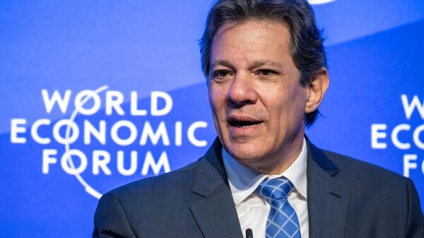 O novo ministro das Finanças brasileiro, Fernando Haddad, fala durante uma sessão da reunião anual do Fórum Econômico Mundial (WEF) em Davos em 17 de janeiro de 2023 - Sputnik Brasil
