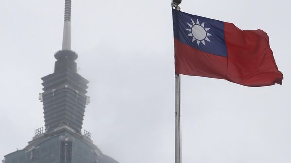 Bandeira de Taiwan tremula perto do prédio Taipé 101, no Salão Memorial Nacional Doutor Sun Yat-Sen, em Taipé. Taiwan, 7 de maio de 2023 - Sputnik Brasil