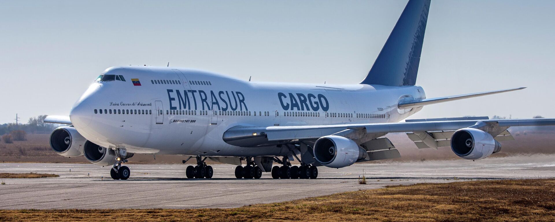 O Boeing 747 de propriedade da empresa venezuelana Emtrasur taxia após pousar no aeroporto Ambrosio Taravella, em Córdoba, Argentina, em 6 de junho de 2022 - Sputnik Brasil, 1920, 29.02.2024