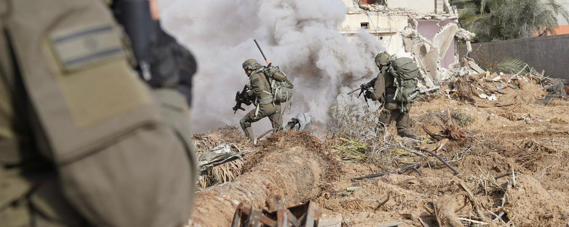 Forças de Defesa de Israel (FDI) em operação na Faixa de Gaza, em 6 de janeiro de 2024 - Sputnik Brasil, 1920, 08.01.2024