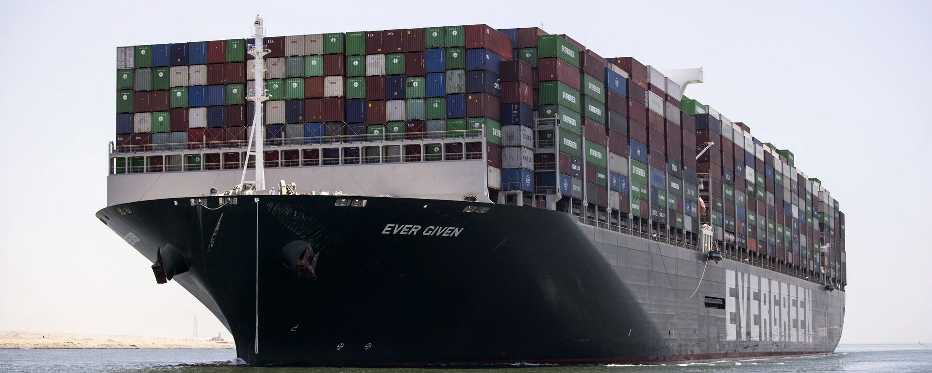 Vista do navio cargueiro MV 'Ever Given', com bandeira do Panamá, navegando ao longo do Canal de Suez, no Egito, 7 de julho de 2021 - Sputnik Brasil, 1920, 10.01.2024