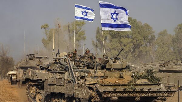 Veículos do Exército israelense chegam à área de preparação após combate na Faixa de Gaza. Israel, 30 de dezembro de 2023 - Sputnik Brasil