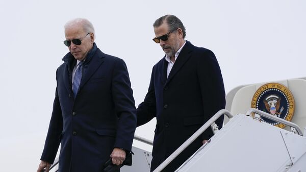 O presidente dos EUA, Joe Biden, ao lado de seu filho Hunter Biden - Sputnik Brasil