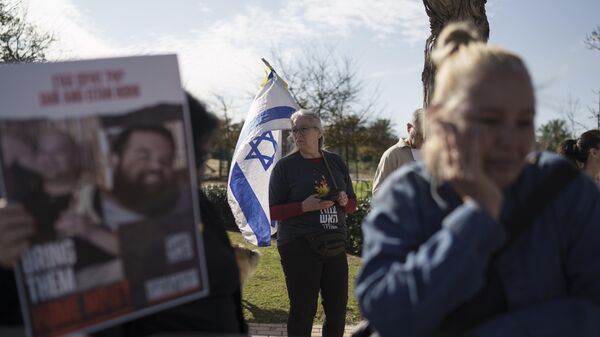 Protestos contra o primeiro-ministro Benjamin Netanyahu tomam as ruas de Israel. Tel Aviv, 20 de janeiro de 2024 - Sputnik Brasil