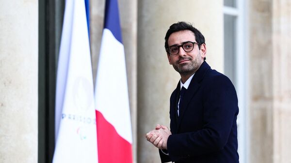 Stéphane Séjourné, ministro da Europa e das Relações Exteriores da França, chega a reunião com Emmanuel Macron, presidente da França, e Hun Manet, primeiro-ministro do Camboja (ambos fora da foto), no Palácio do Élysée, em Paris, França, 18 de janeiro de 2024 - Sputnik Brasil