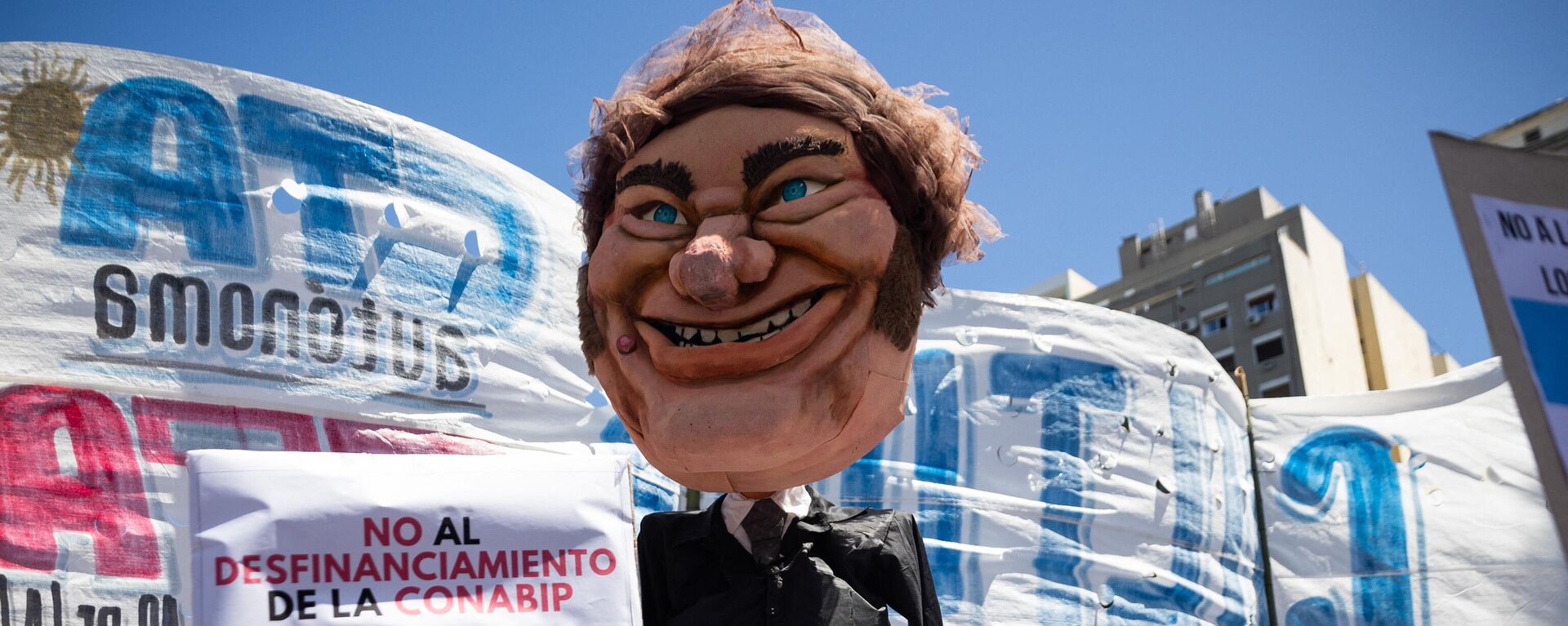 Boneco de Javier Milei durante a manifestação da greve nacional contra o governo do presidente argentino, no centro de Buenos Aires, em 24 de janeiro de 2024 - Sputnik Brasil, 1920, 24.01.2024