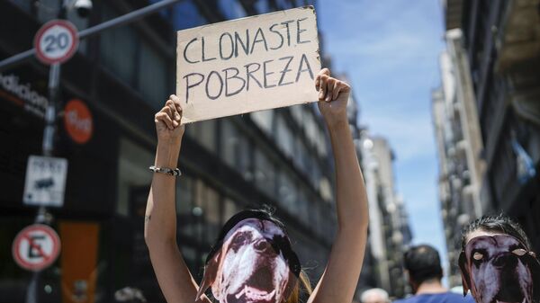 Manifestantes protestam contra as medidas adotas por Javier Mileir em 27 de dezembro de 2023.  - Sputnik Brasil
