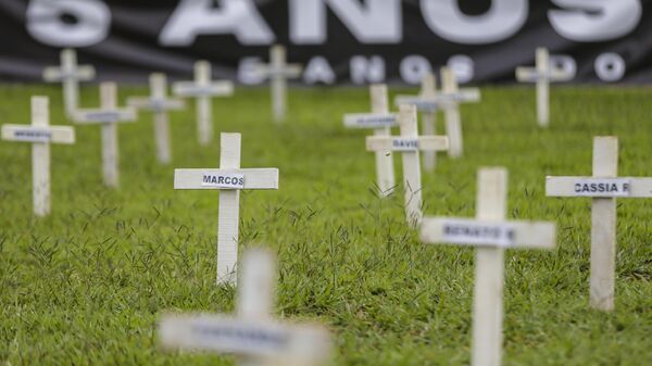 Cruzes são colocadas em frente ao Congresso Nacional para lembrar as vítimas do rompimento da barragem da Vale em Brumadinho. Brasília (DF), 25 de janeiro de 2024 - Sputnik Brasil
