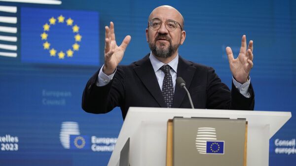 Charles Michel, presidente do Conselho Europeu, fala durante coletiva de imprensa no final de uma cúpula da União Europeia em Bruxelas, Bélgica, 15 de dezembro de 2023 - Sputnik Brasil