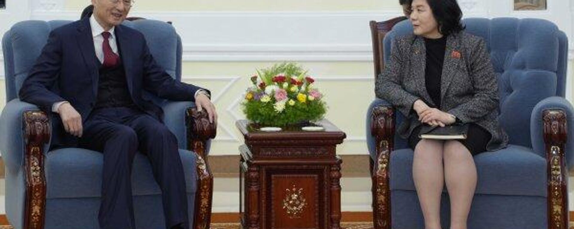 Ministra das Relações Exteriores norte-coreana, Choe Son Hui, com o vice-ministro das Relações Exteriores da China, Sun Weidong - Sputnik Brasil, 1920, 27.01.2024
