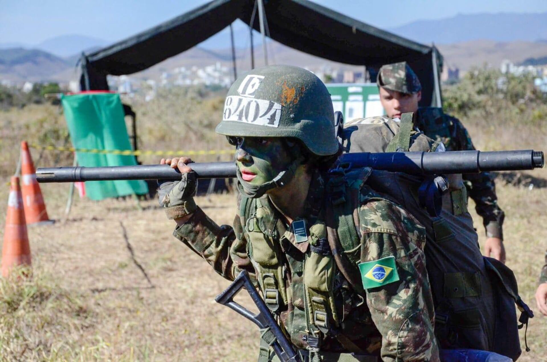 A segundo-tenente Thamara Diehl, adjunto da Seção de Logística do 22º Batalhão Logístico Leve (22º B Log L), participa de treinamento na Academia Militar das Agulhas Negras (AMAN) - Sputnik Brasil, 1920, 12.09.2024