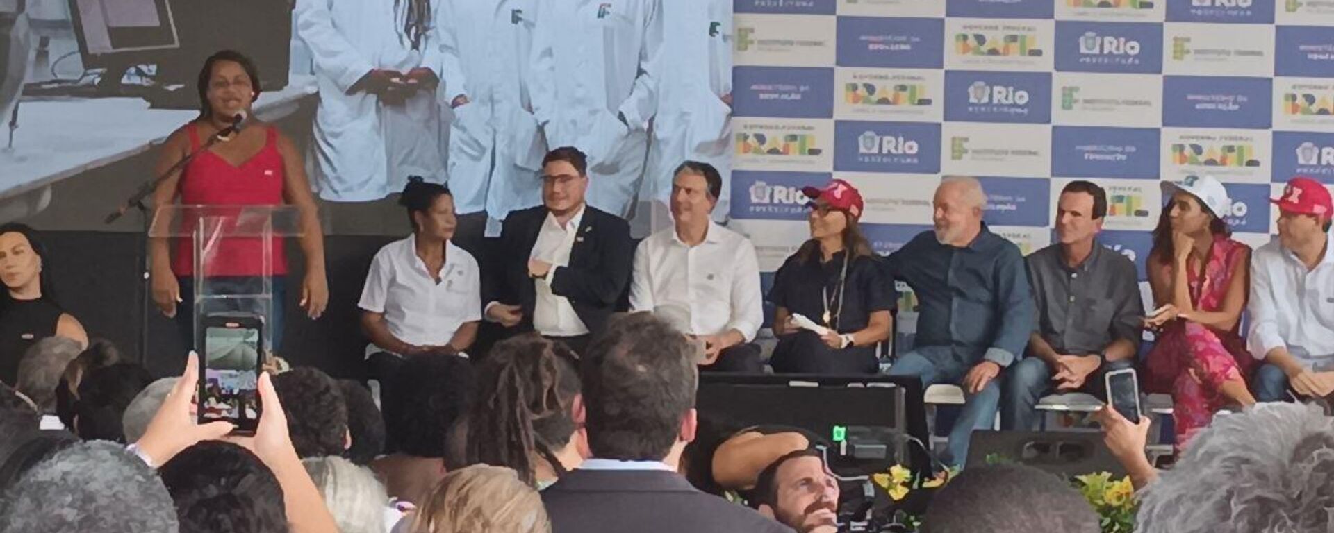 Evento com participação do presidente Luiz Inácio Lula da Silva no Complexo do Alemão para anúncio da criação de um campus do IFRJ na região. Rio de Janeiro (RJ), 7 de fevereiro de 2024 - Sputnik Brasil, 1920, 07.02.2024