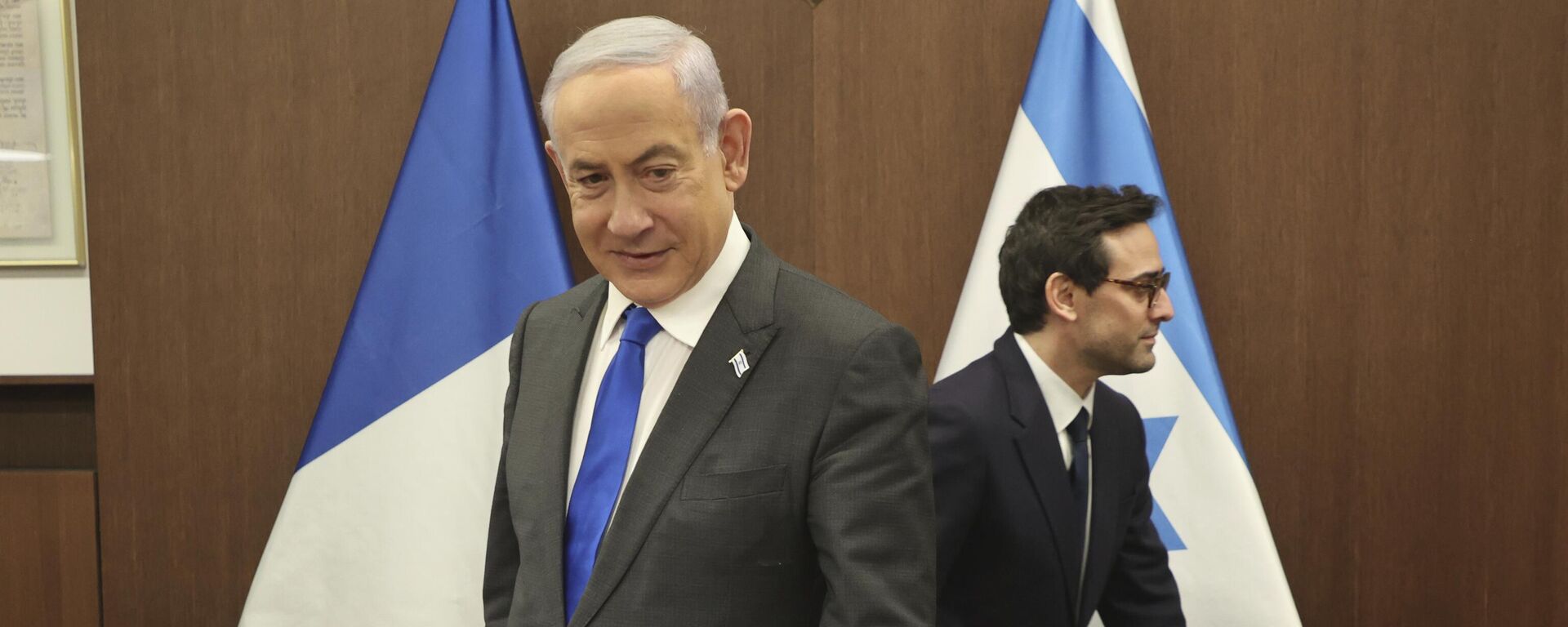 O primeiro-ministro israelense, Benjamin Netanyahu, antes de reunião com o ministro das Relações Exteriores da França, Stéphane Séjourné, em Jerusalém, em 5 de fevereiro de 2024 - Sputnik Brasil, 1920, 22.07.2024