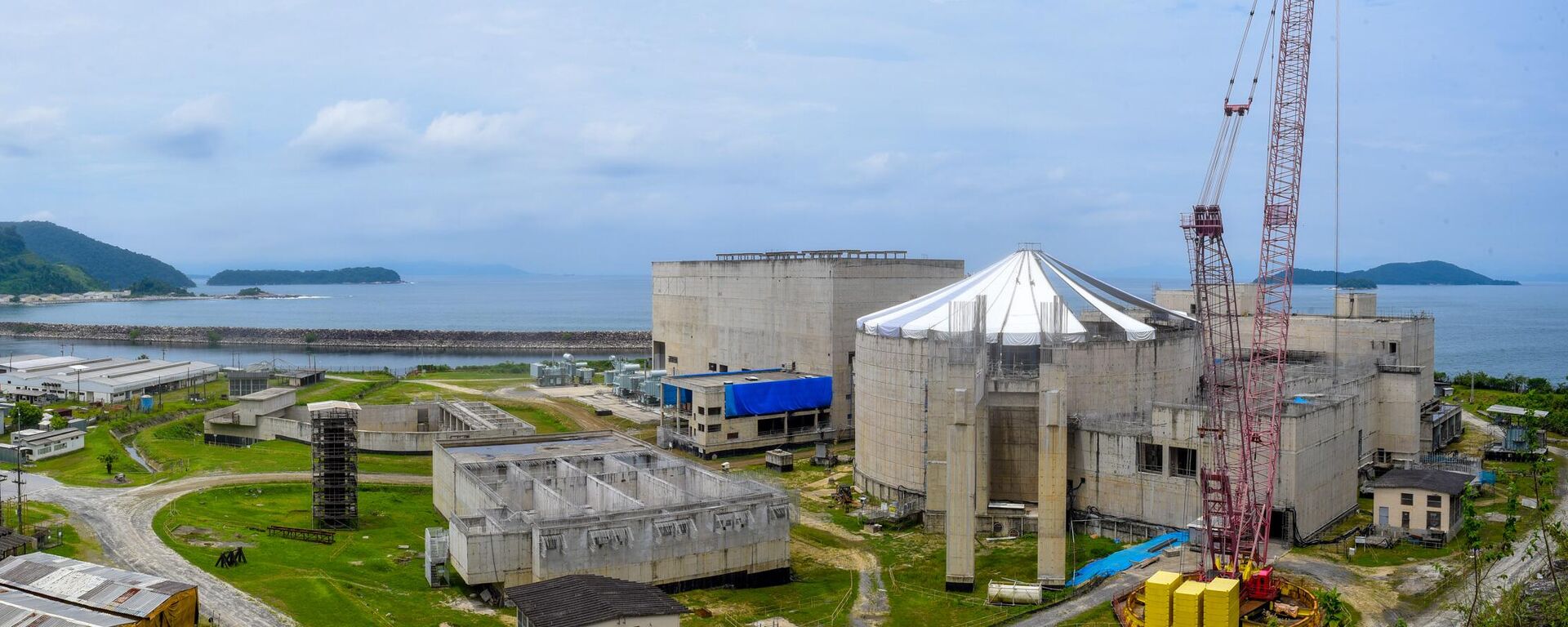 Usinas nucleares de Angra dos Reis (RJ), Angra 1, Angra 2 e Angra 3 (em construção), em 26 de fevereiro de 2018 - Sputnik Brasil, 1920, 08.04.2024
