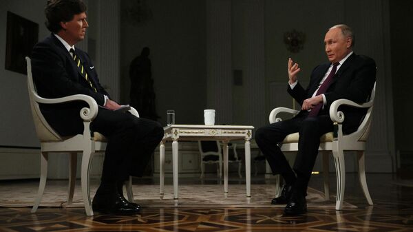 Vladimir Putin, dá uma entrevista ao apresentador de talk show dos EUA, Tucker Carlson, no Kremlin. Moscou, 6 de fevereiro de 2024 - Sputnik Brasil
