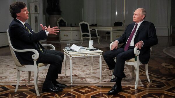 Vladimir Putin, presidente da Rússia, dá entrevista a Tucker Carlson, jornalista e fundador da plataforma de vídeo Tucker Carlson Network, dos EUA, em 6 de fevereiro de 2024 - Sputnik Brasil
