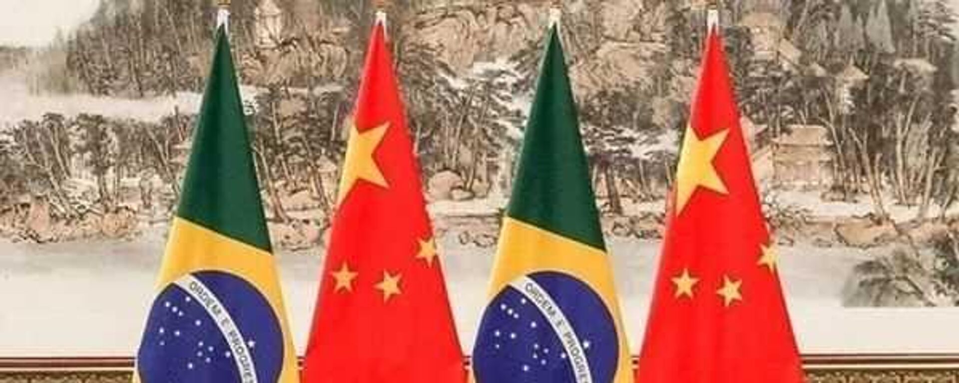 Bandeiras do Brasil e da China lado a lado - Sputnik Brasil, 1920, 26.07.2024