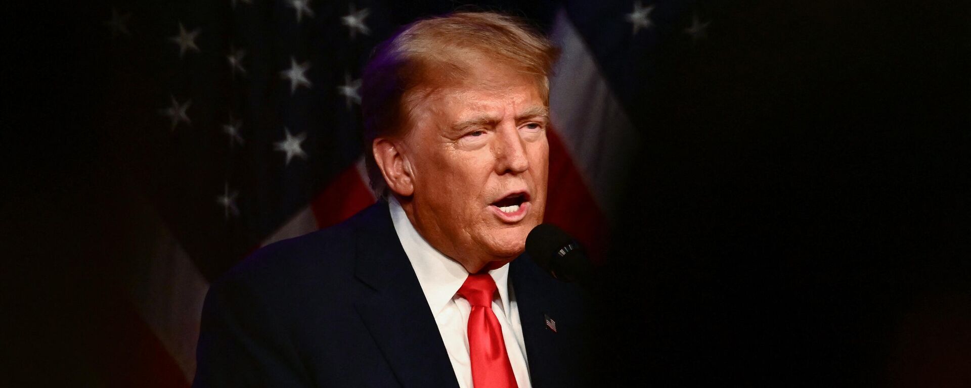 O ex-presidente dos EUA e candidato à presidência em 2024, Donald Trump, fala durante uma festa Caucus Night Watch em Las Vegas, Nevada, em 8 de fevereiro de 2024 - Sputnik Brasil, 1920, 12.02.2024