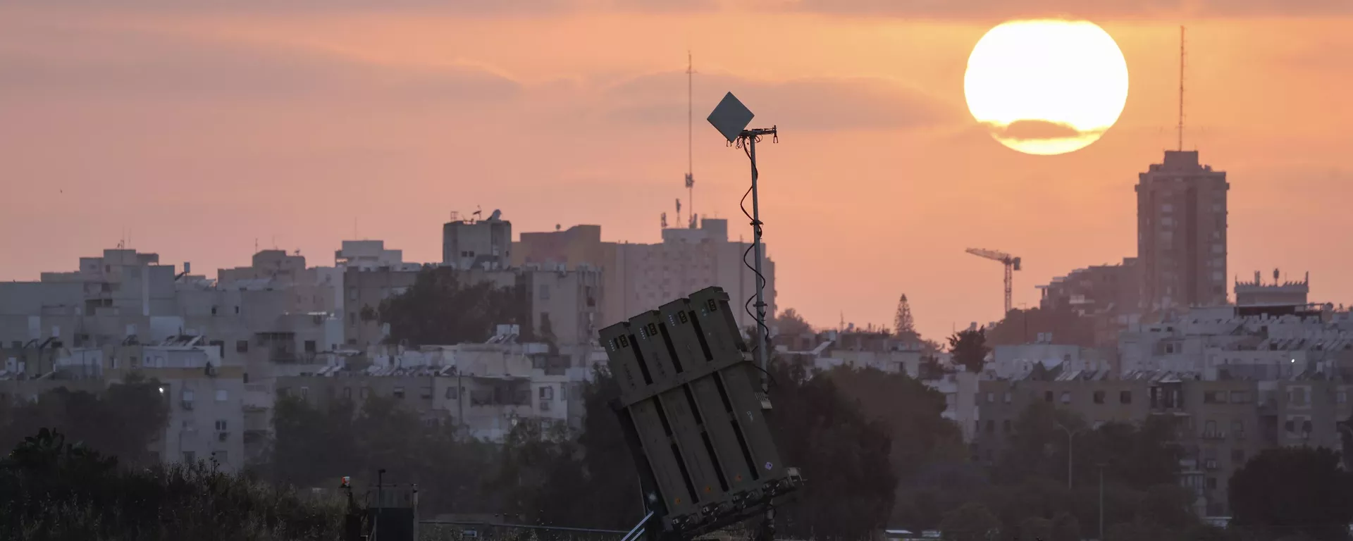 Esta imagem mostra uma bateria do sistema de defesa aérea Cúpula de Ferro de Israel na cidade de Ashdod, no sul, em 13 de maio de 2023 - Sputnik Brasil, 1920, 14.02.2024