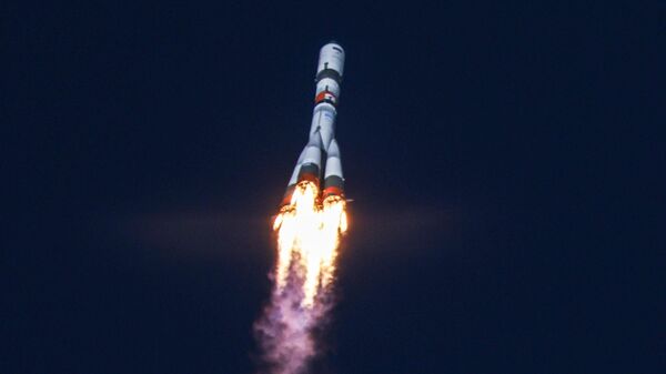 O foguete Soyuz-2.1a com a espaçonave de carga Progress MS-22, com destino à Estação Espacial Internacional (ISS), decola de uma plataforma de lançamento no Cosmódromo de Baikonur, no Cazaquistão - Sputnik Brasil