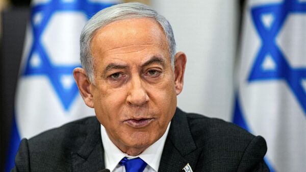 O primeiro-ministro de Israel, Benjamin Netanyahu, preside uma reunião de gabinete na base militar de Kirya, que abriga o Ministério da Defesa de Israel, em Tel Aviv, em 24 de dezembro de 2023 - Sputnik Brasil