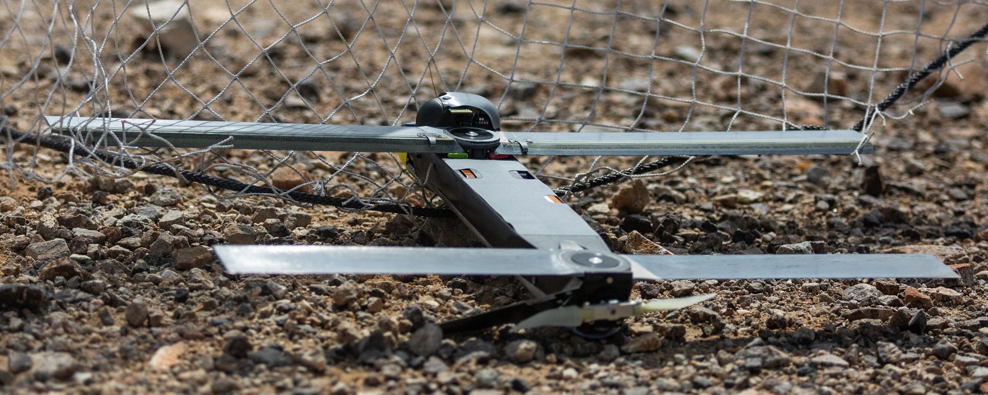 Esta imagem fornecida pelo Corpo de Fuzileiros Navais dos EUA mostra um sistema de drone Switchblade 300 10C sendo usado como parte de um exercício de treinamento no Centro de Combate Aéreo Terrestre do Corpo de Fuzileiros Navais Twentynine Palms, Califórnia, em 24 de setembro de 2021 - Sputnik Brasil, 1920, 24.10.2025