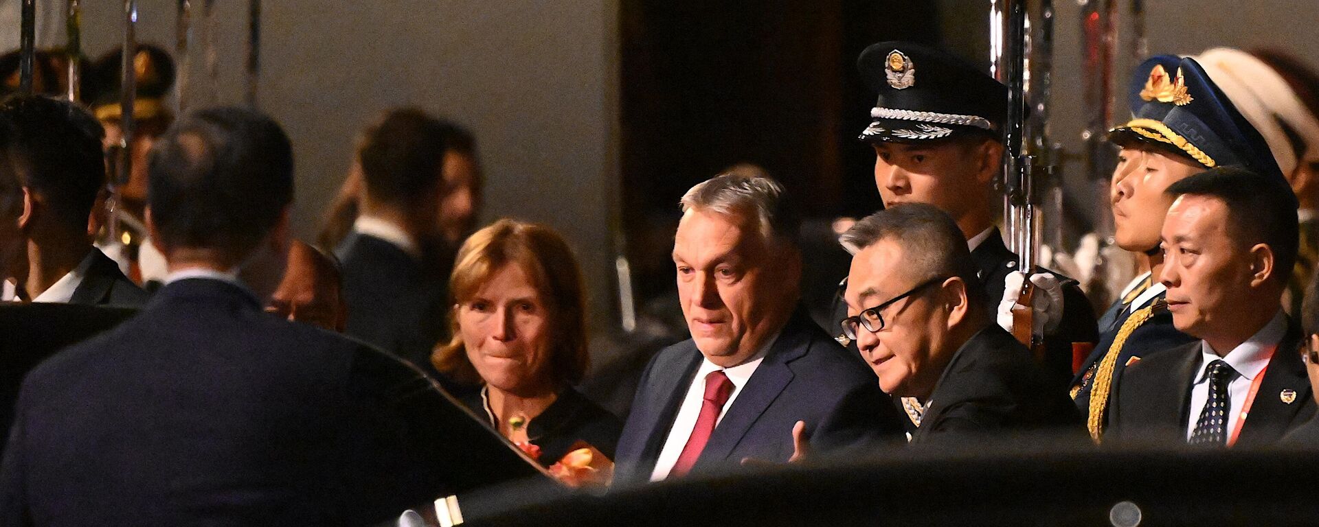 O primeiro-ministro húngaro, Viktor Orbán, chega ao aeroporto de Pequim 15 de outubro de 2023 - Sputnik Brasil, 1920, 20.02.2024