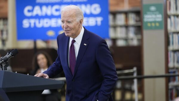 Joe Biden, presidente dos EUA, discursa na Biblioteca Julian Dixon da cidade de Culver. Califórnia, 21 de fevereiro de 2024 - Sputnik Brasil