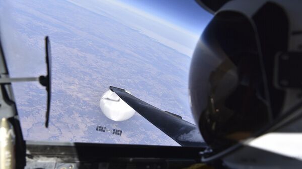 Piloto de avião U-2 da Força Aérea dos EUA olha para suposto balão de vigilância da China sobre o território dos Estados Unidos, em 3 de fevereiro de 2023 - Sputnik Brasil