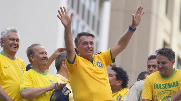 O ex-presidente Jair Bolsonaro se dirige a apoiadores durante um comício em São Paulo., Brasil, domingo, 25 de fevereiro de 2024 - Sputnik Brasil