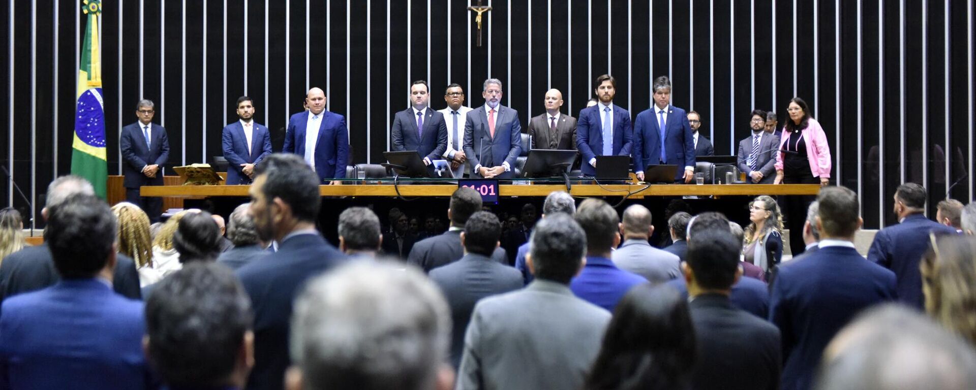 Os deputados André Fernandes (PL), Abilio Brunini (PL), Luciano Amaral (PV) e Luciano Alves (PSD), o presidente da Câmara dos Deputados, Arthur Lira, e os deputados Cabo Gilberto Silva (PL-PB), Ruy Carneiro (Podemos) e Bia Kicis (PL) em discussão e votação de propostas - Sputnik Brasil, 1920, 11.07.2024