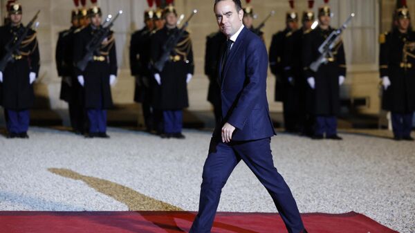 Sébastien Lecornu, ministro das Forças Armadas da França, chega ao Palácio do Élysée, em Paris, França, 27 de fevereiro de 2024 - Sputnik Brasil