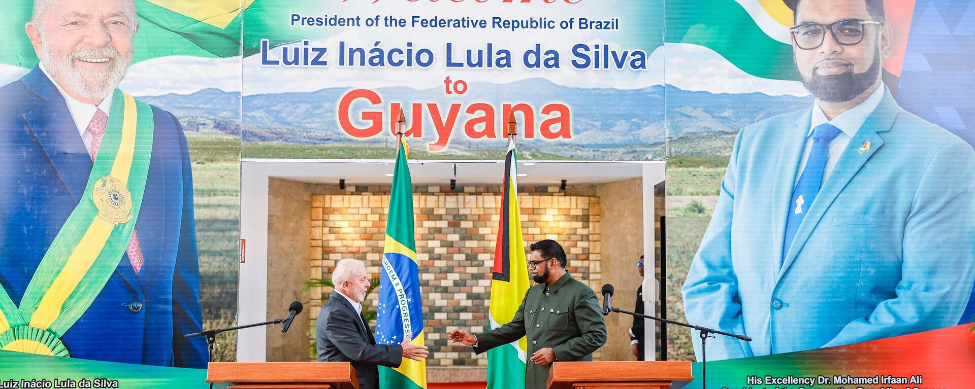 Presidentes do Brasil, Luiz Inácio Lula da Silva, e da Guiana, Irfaan Ali, após reunião bilateral. Georgetown, Guiana, 29 de fevereiro de 2024 - Sputnik Brasil, 1920, 26.04.2024