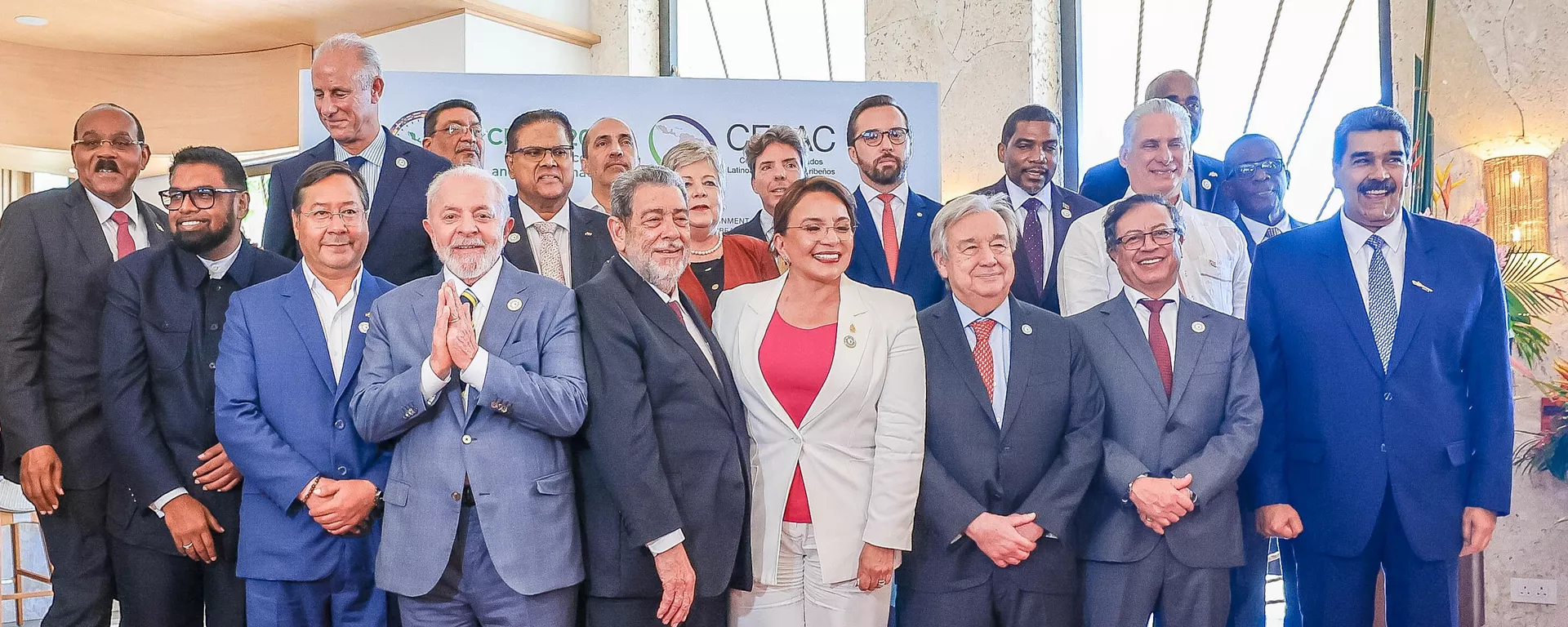 Chefes de Estado e autoridades internacionais pousam para foto oficial após a cúpula da Comunidade de Estados Latino-Americanos e Caribenhos (CELAC). São Vicente e Granadinas, 1º de março de 2024 - Sputnik Brasil, 1920, 01.03.2024