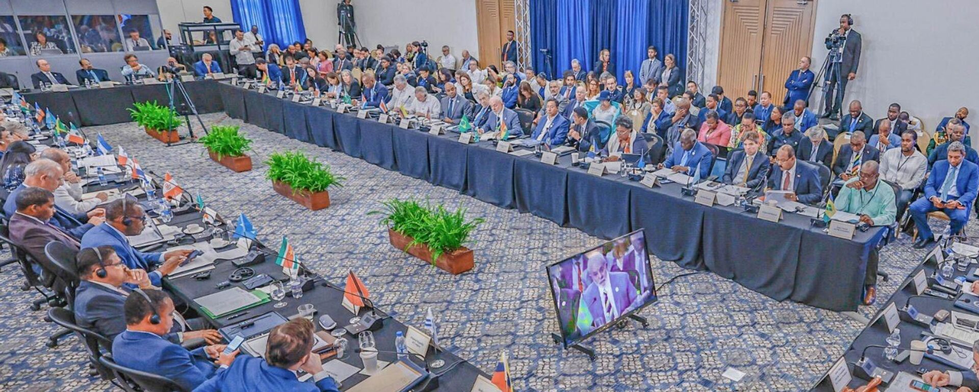 Presidente Luís Inácio Lula da Silva discursa na abertura da 8ª Cúpula de Chefes de Estado e Governo da Comunidade dos Estados Latino-Americanos e Caribenhos – CELAC - Sputnik Brasil, 1920, 22.09.2024