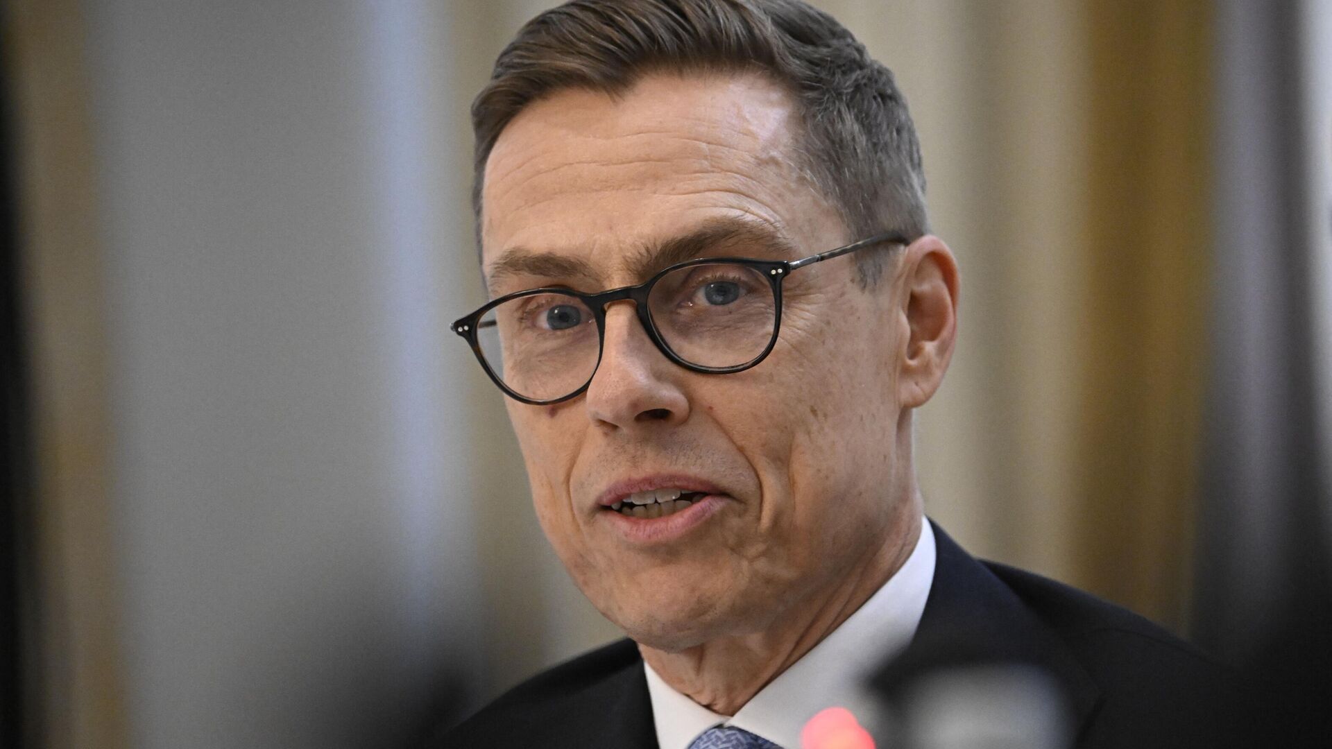 O presidente eleito da Finlândia, Alexander Stubb, dá uma entrevista coletiva na 60ª Conferência de Segurança de Munique (MSC, na sigla em inglês) em Munique, sul da Alemanha, em 18 de fevereiro de 2024 - Sputnik Brasil, 1920, 03.03.2024