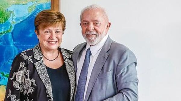 Luiz Inácio Lula da Silva, presidente brasileiro, e Kristalina Georgieva, diretora do FMI, durante reunião - Sputnik Brasil