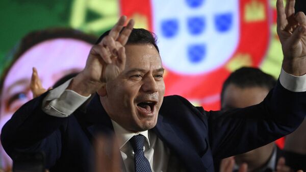 O líder da Aliança Democrática (AD), Luis Montenegro, celebra sua vitória ao se dirigir aos apoiadores na noite da eleição, em Lisboa, em 10 de março de 2024 - Sputnik Brasil