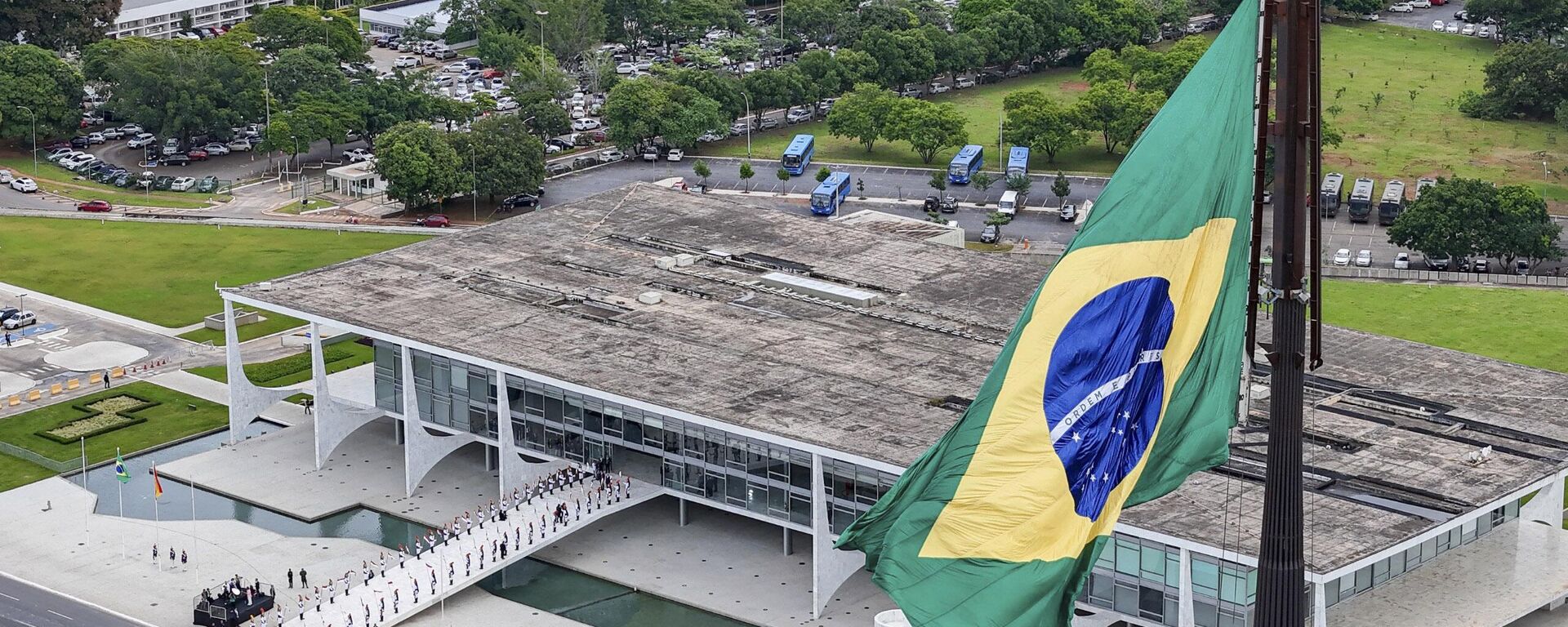 Militares no entorno do Palácio do Planalto durante visita do presidente da Espanha, Pedro Sánchez, ao país. Brasília, 6 de março de 2024 - Sputnik Brasil, 1920, 02.05.2024