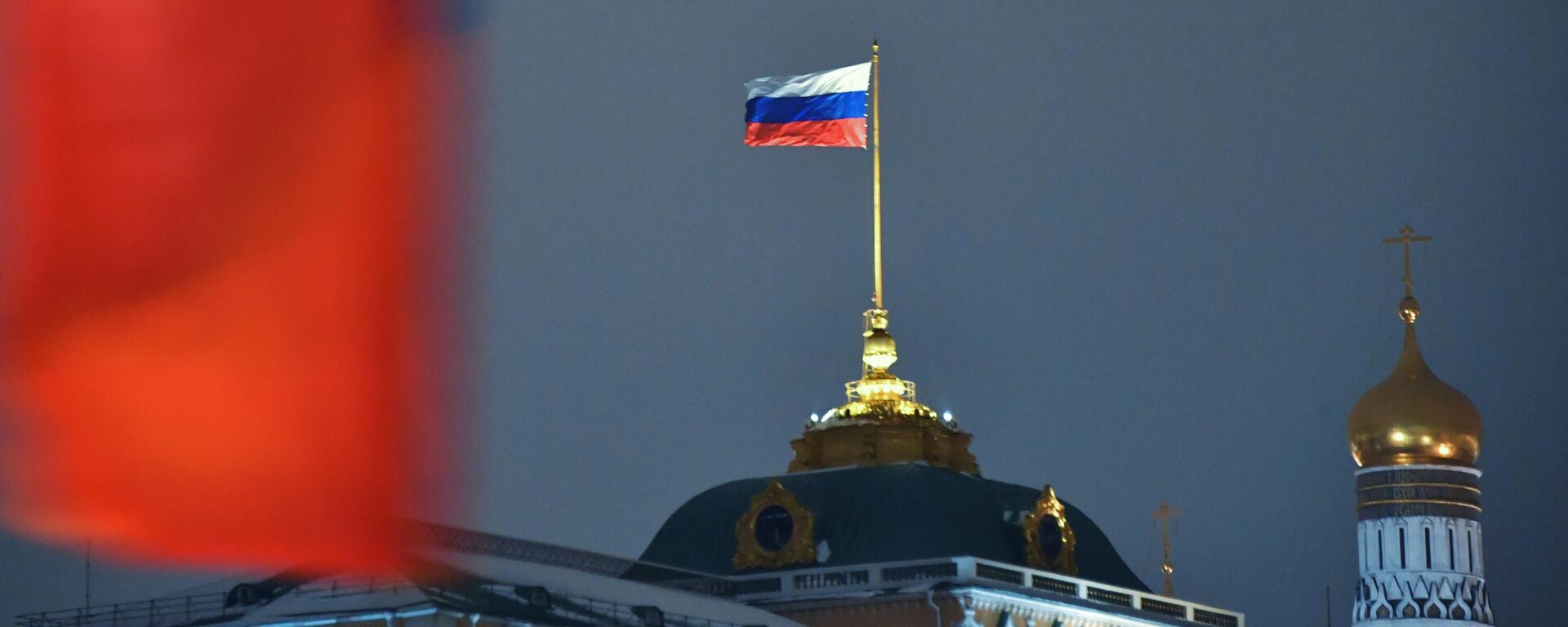 Bandeira russa no pináculo do Palácio do Grande Kremlin, Moscou, Rússia, foto publicada em 23 de fevereiro de 2024 - Sputnik Brasil, 1920, 22.03.2024