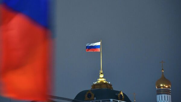 Bandeira russa no pináculo do Palácio do Grande Kremlin, em Moscou. Rússia, 23 de fevereiro de 2024 - Sputnik Brasil