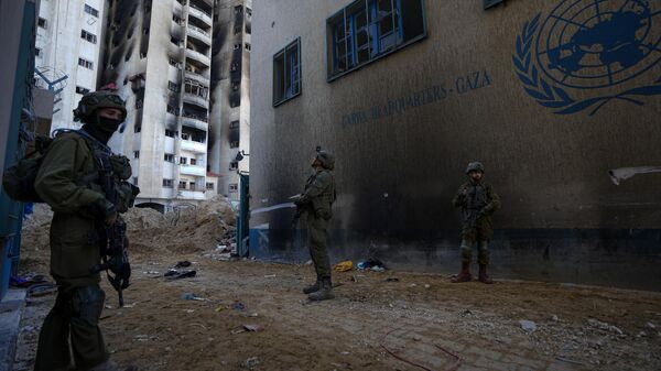 Prédio da Agência das Nações Unidas de Assistência aos Refugiados da Palestina no Próximo Oriente (UNRWA, na sigla em inglês) parcialmente destruído por militares israelenses sob a justificativa de encontrarem túneis usados pelo Hamas nas proximidades. Faixa de Gaza, 8 de fevereiro de 2024 - Sputnik Brasil