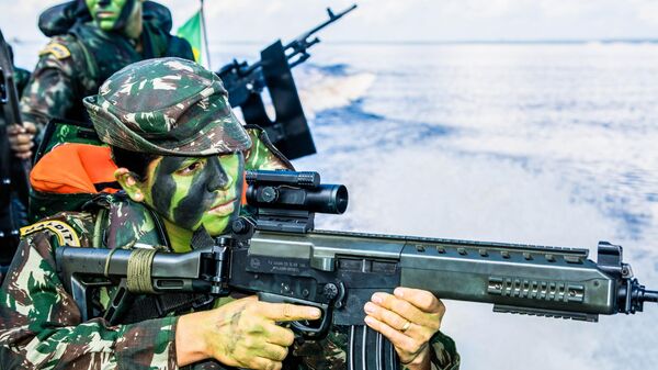Mulher em atividade no Exército Brasileiro - Sputnik Brasil
