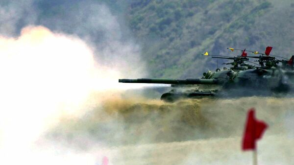 Tanque M-48 do Exército de Taiwan, fabricado nos EUA, dispara artilharia no condado de Pingtung, na costa sul de Taiwan, durante um exercício militar em 20 de abril de 2001 - Sputnik Brasil