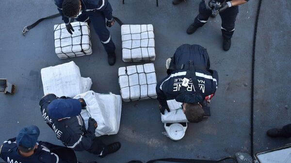 Marinha francesa apreende 10,7 toneladas de cocaína de um navio de pesca de bandeira brasileira. Golfo da Guiné, março de 2024 - Sputnik Brasil