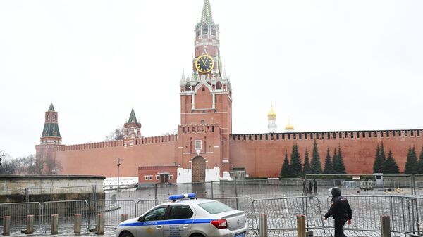 Carro com policiais no dia a seguir a um ataque terrorista que matou 60 pessoas, perto da Praça Vermelha, em Moscou, Rússia, 23 de março de 2023 - Sputnik Brasil