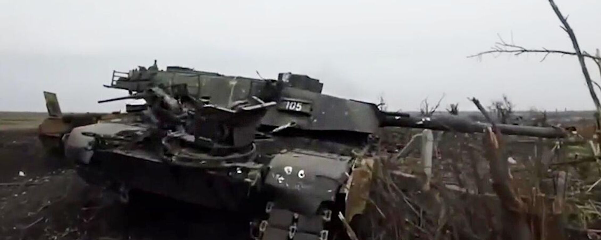 Captura de tela do vídeo do Ministério da Defesa da Rússia mostra tanque Abrams MBT abatido no subúrbio de Avdeevka, em Donetsk - Sputnik Brasil, 1920, 15.06.2024